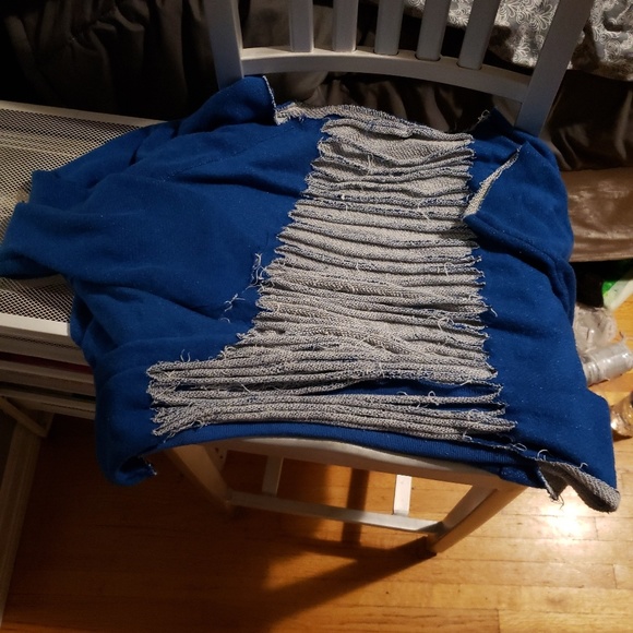 sweater - Picture 3 of 3